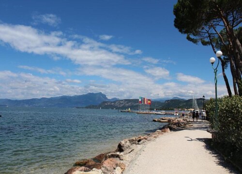 Vibrant Holiday Home in Lazise with Swimming Pool near 2 Lakes