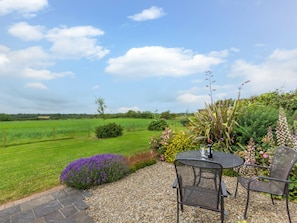 Balcony - Charming Holiday Home in Haverfordwest With Meadow View (Haverfordwest)