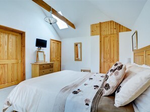 2 Schlafzimmer, individuell eingerichtet, Bettwäsche