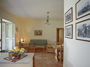 House | Living room | DVD player - Spacious Holiday Home in Patti With Pool (Patti)