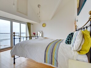House - Detached House Overlooking the Beach With Enviable Unbroken sea Views (Saundersfoot)