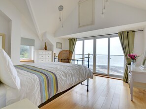 House | Beach/ocean view - Detached House Overlooking the Beach With Enviable Unbroken sea Views (Saundersfoot)