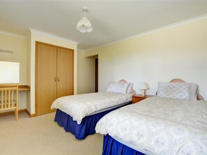 2 Schlafzimmer, Minibar, individuell eingerichtet, Bettwäsche