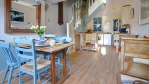 Dining - Modern Holiday Home in Hastings Kent With Garden (Hastings)