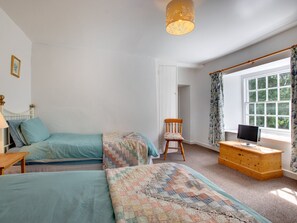 3 bedrooms, individually furnished, bed sheets - Authentic Farmhouse With Private Garden in Rural Cornwall (Bodmin)