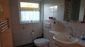 Bathroom - Quaint Bungalow in Klein Labenz With Jetty (Warin)