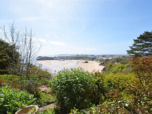 Beach - Modern Apartment in Tenby With Swimming Pool (Tenby)