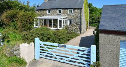 Charming Holiday Home in Aberdaron With Private Garden