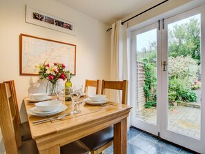 House | Dining - Enchanting Cottage Near the Coast in Cornwall, With Nice Garden and Beautiful Views (Padstow)