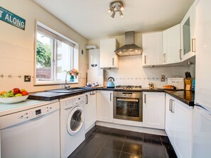 House | Private kitchen - Enchanting Cottage Near the Coast in Cornwall, With Nice Garden and Beautiful Views (Padstow)