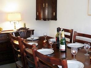 Dining - Comfortable Holiday Home With Manicured Garden at Elterwater (Ambleside)