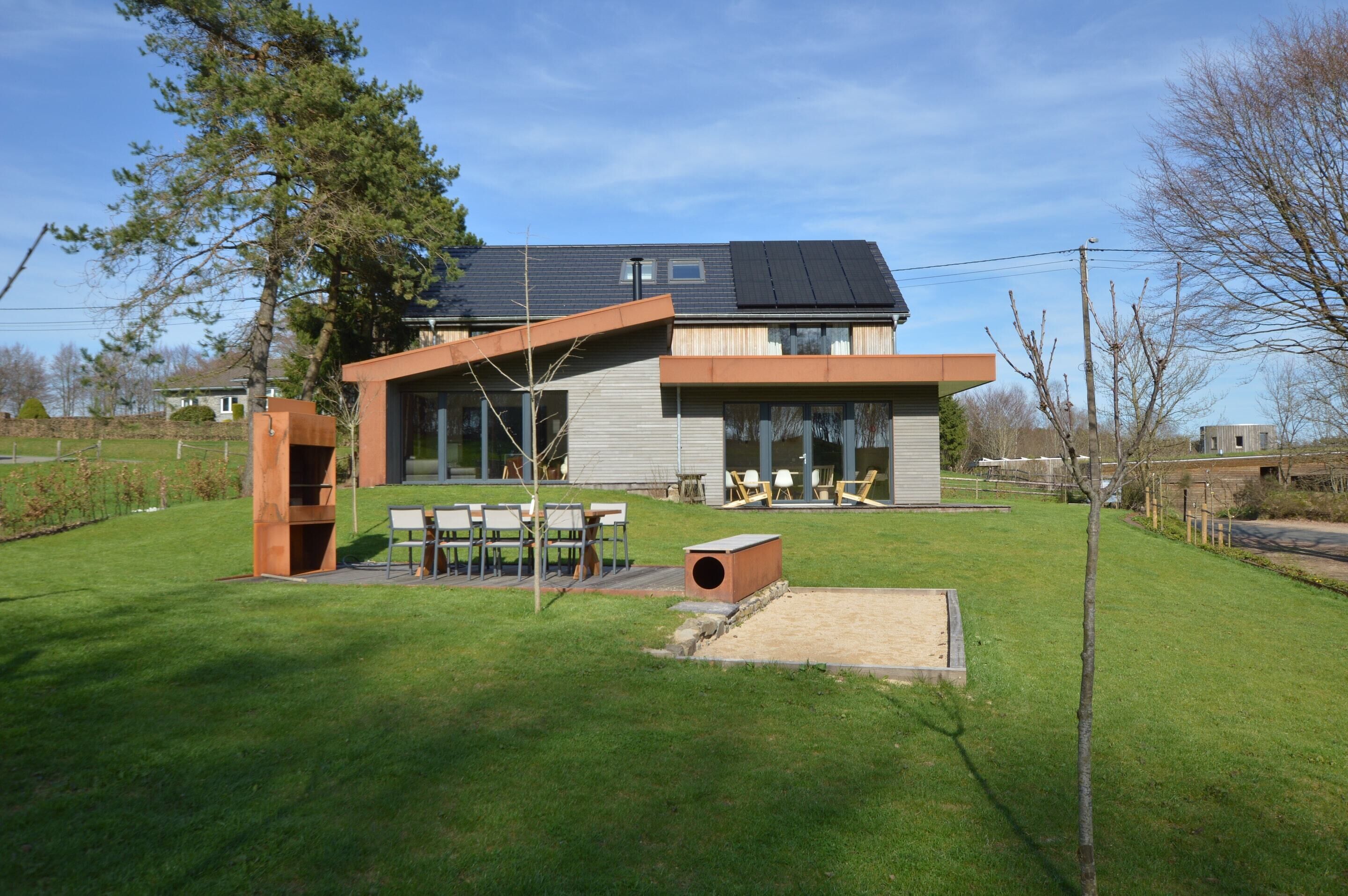 House | Outdoor dining