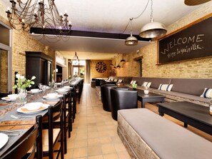 House | Dining - Group Villa With Pool & Sauna (Florenville)