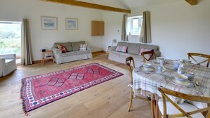 Living room - Holiday Home Offering Stunning Views Across the Valley in the Village of Sedlescombe (Battle)
