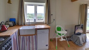 House | Private kitchen - Holiday Home Offering Stunning Views Across the Valley in the Village of Sedlescombe (Battle)