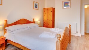 House - Chic Holiday Home in Swanage With Garden (Swanage)