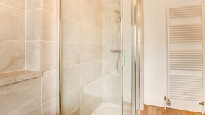 House | Bathroom - Chic Holiday Home in Swanage With Garden (Swanage)