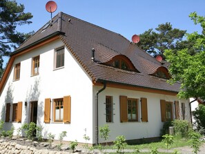 Exterior - Cozy Holiday Home in Dierhagen Strand With Garden (Ostseebad Dierhagen)