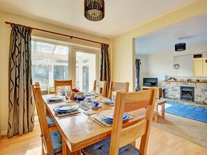 Dining - Modish Holiday Home in Swanage With Garden (Swanage)