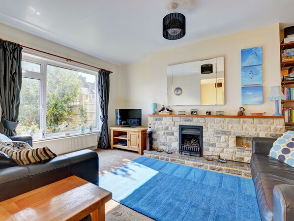 Exterior - Modish Holiday Home in Swanage With Garden (Swanage)
