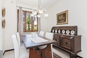 Villa | Dining