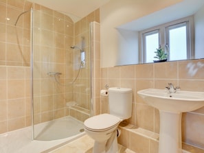 Bathroom - Stunning Holiday Home in Cornwall With Large Garden (Wadebridge)