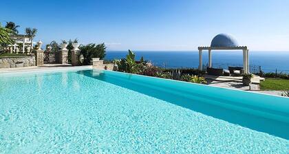 Exclusive Villa With Panoramic Swimming Pool and Hot Tub, Near the Sea