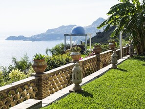 Villa | Exterior