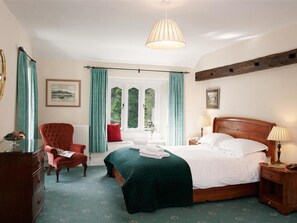 4 bedrooms, individually furnished, bed sheets - Luxurious Holiday Home at Skel With Fold With Lush Garden (Ambleside)