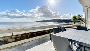 Apartment | Balcony - Spacious Apartment in Saundersfoot With Terrace (Saundersfoot)