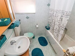 Bathroom - Spacious Apartment in Saundersfoot With Terrace (Saundersfoot)