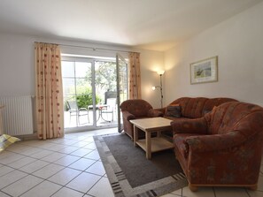 Apartment | Living room - Cozy Apartment near Beach in Dierhagen Strand (Ostseebad Dierhagen)