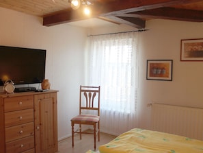 Apartment | 2 bedrooms, individually furnished, bed sheets
