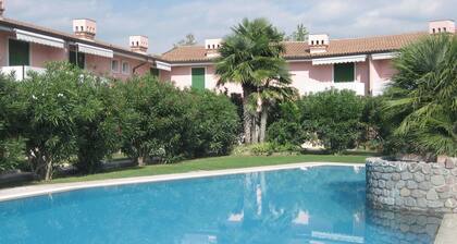 Vibrant Holiday Home in Lazise with Swimming Pool near Lake
