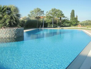 House | Pool | Outdoor pool - Vibrant Holiday Home in Lazise with Swimming Pool near Lake (Lazise)