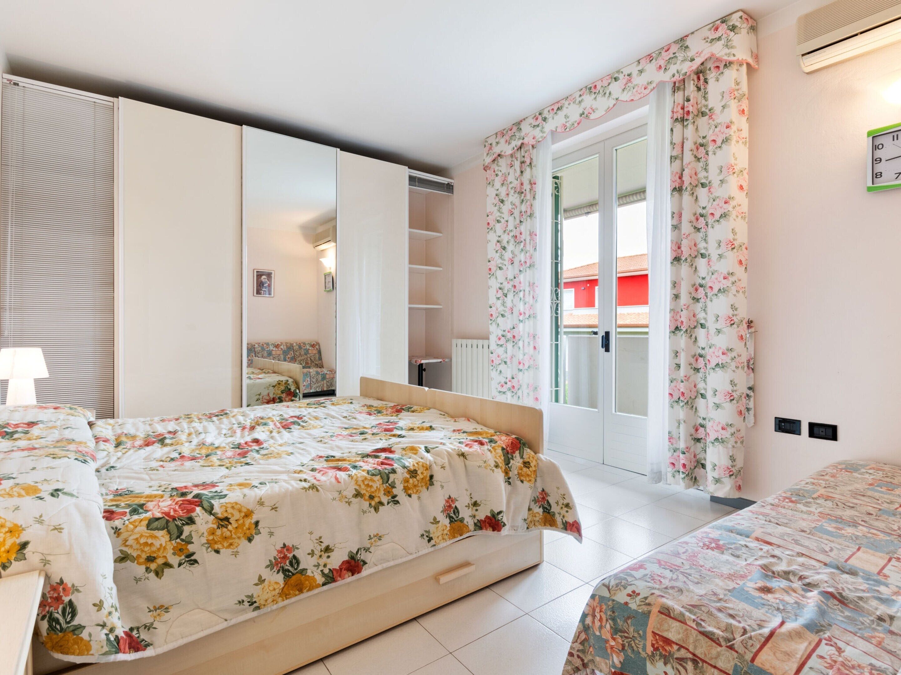 House | 1 bedroom, individually furnished
