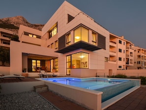 Unclassified image, 3 of 38, button - Swanky Villa in Makarska with Sauna, Hot Tub, Mountain Views (Makarska)