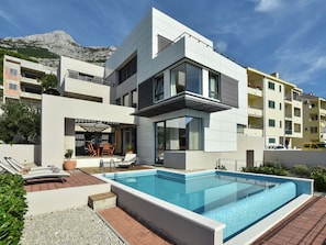 Villa | Exterior