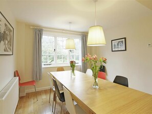 Dining - Spacious House, Situated in the Heart of Thorpeness, on the Suffolk Coast (Leiston)