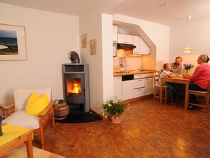 Private kitchen | Fridge, microwave, dishwasher, coffee/tea maker