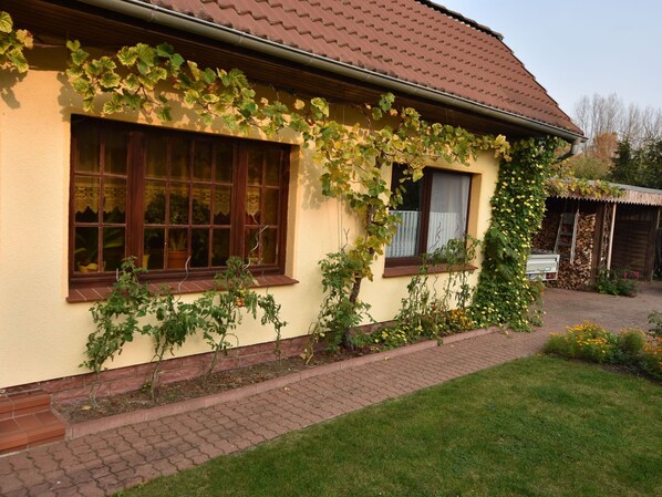 Exterior - Comfy Bungalow in Alt Farpen With Terrace (Blowatz)