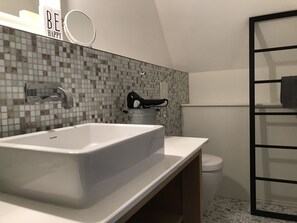 Apartment | Badezimmer | Dusche, Haartrockner