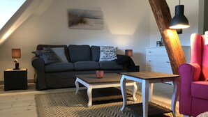 Living room - Charming Apartment Near Sea in Alt Farpen (Blowatz)