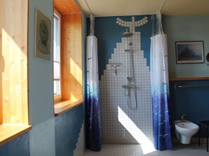 Apartment | Badezimmer | Dusche, Haartrockner, Handtücher