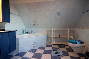 Apartment | Bathroom | Towels - Cozy Apartment in Boltenhagen near Sea Beach (Boltenhagen)