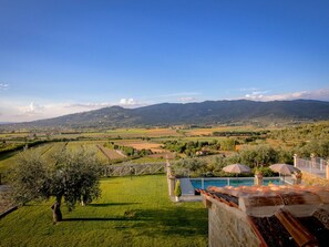 House | Pool | Indoor pool, outdoor pool - Holiday Home in Cortona With Pool & Valley Views (Cortona)