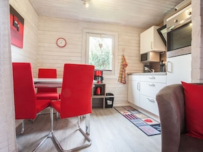 Fridge, microwave, oven, stovetop - Cozy Holiday Home in Niedersfeld With Private Garden (Winterberg)