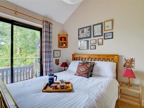House | 1 bedroom, individually furnished, bed sheets - With Stunning Views From the Rear of the Property (Ambleside)
