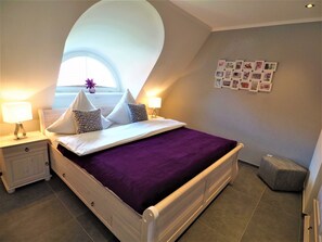 House | 4 bedrooms, individually furnished, iron/ironing board - Holiday Home in Rerik Near Beach and Sauna (Rerik)