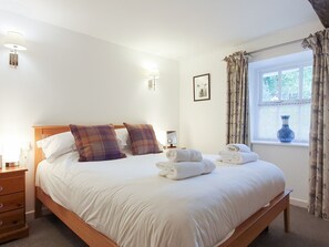 2 bedrooms, individually furnished, bed sheets - Inviting Traditional Cottage in the Heart of Elterwater (Ambleside)